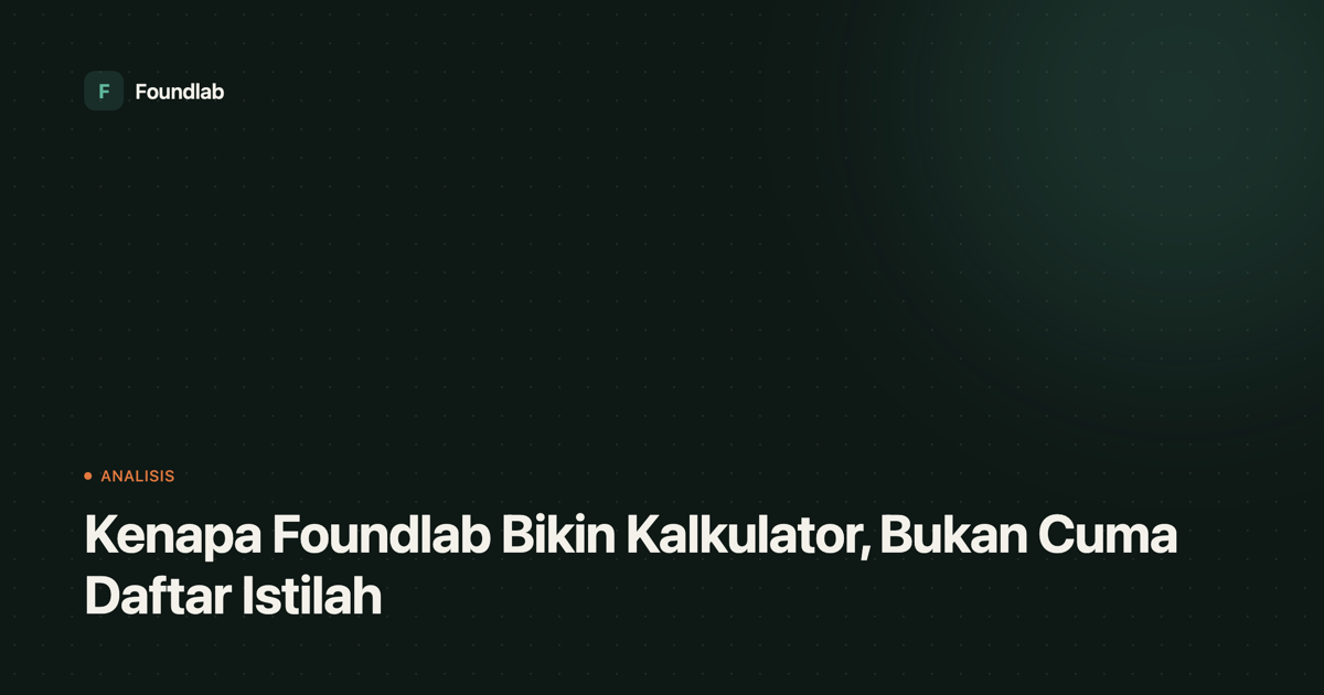 Kartu sampul Foundlab bertuliskan judul artikel: Kenapa Foundlab Bikin Kalkulator, Bukan Cuma Daftar Istilah
